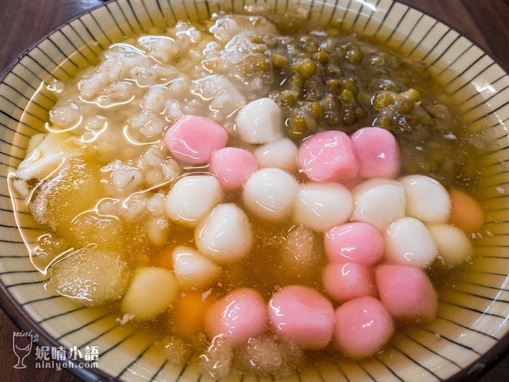 寧夏夜市美食｜豆花莊。午夜十二點還熱賣排隊的豆花店