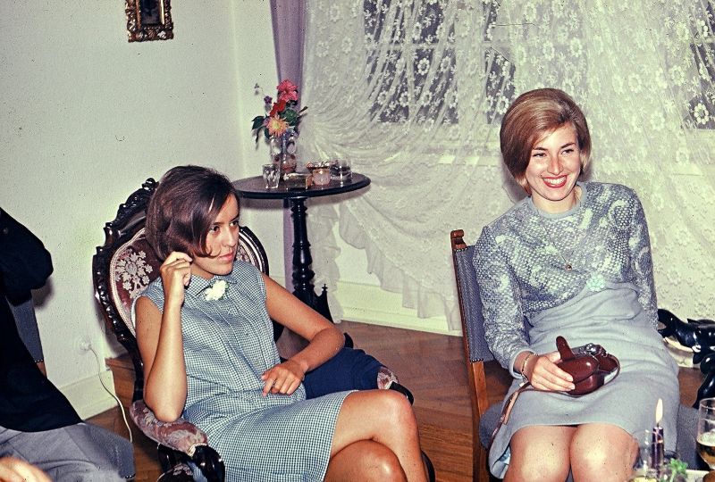 Remembering the Miniskirt: A Glimpse into 1960s Miniskirt Fashion and ...