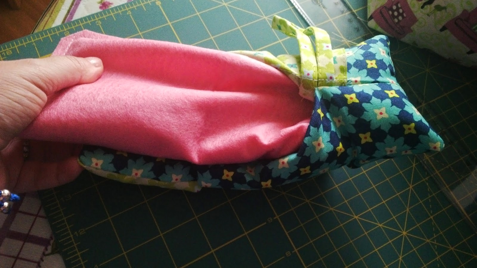 Silvia´s CRAFTS Weighted pincushion organizer