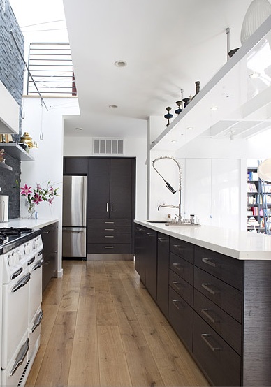 Arte y Arquitectura: Blanco y gris en la cocina