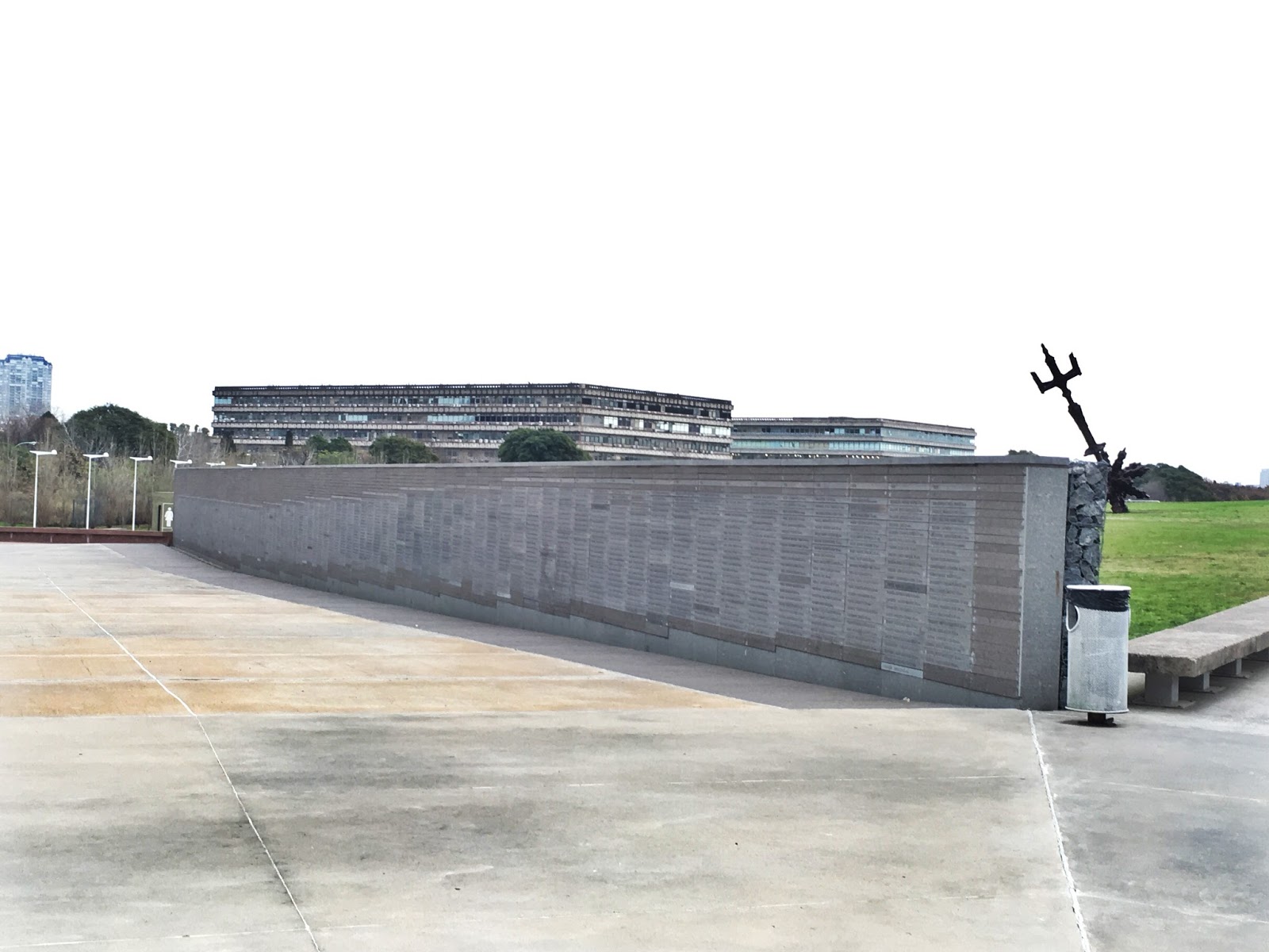 El parque de la memoria un lugar para recordar y reflexionar Loving