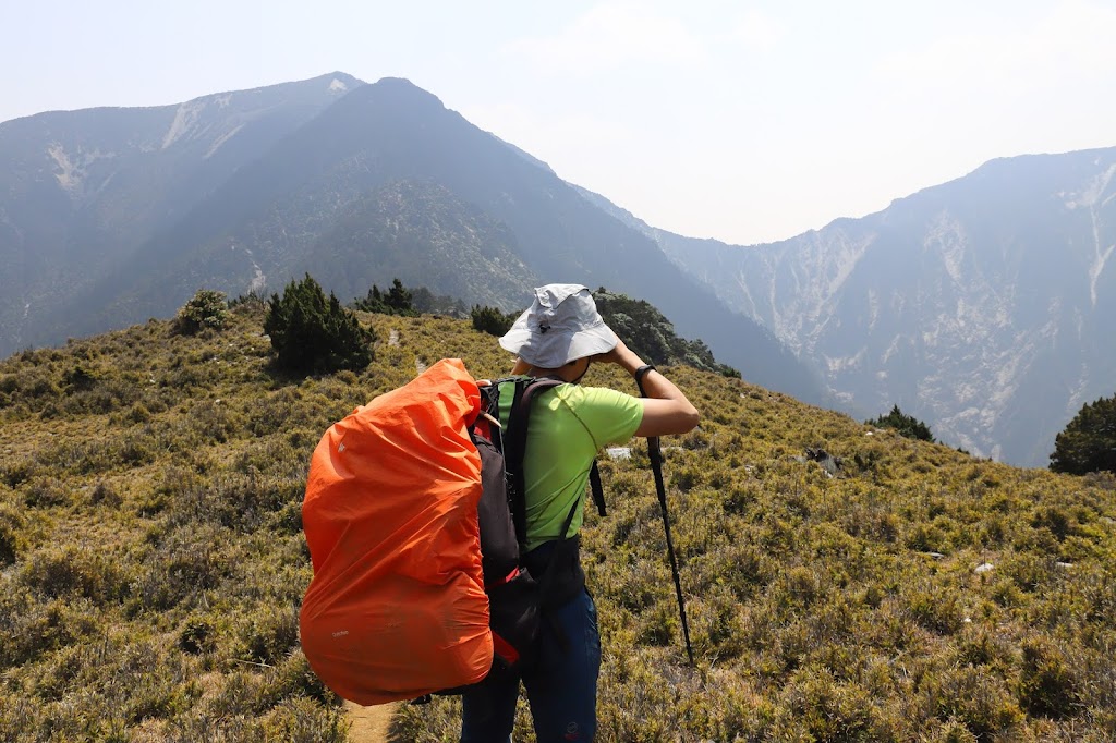 盆駒山南峰前進攀登馬博拉斯山