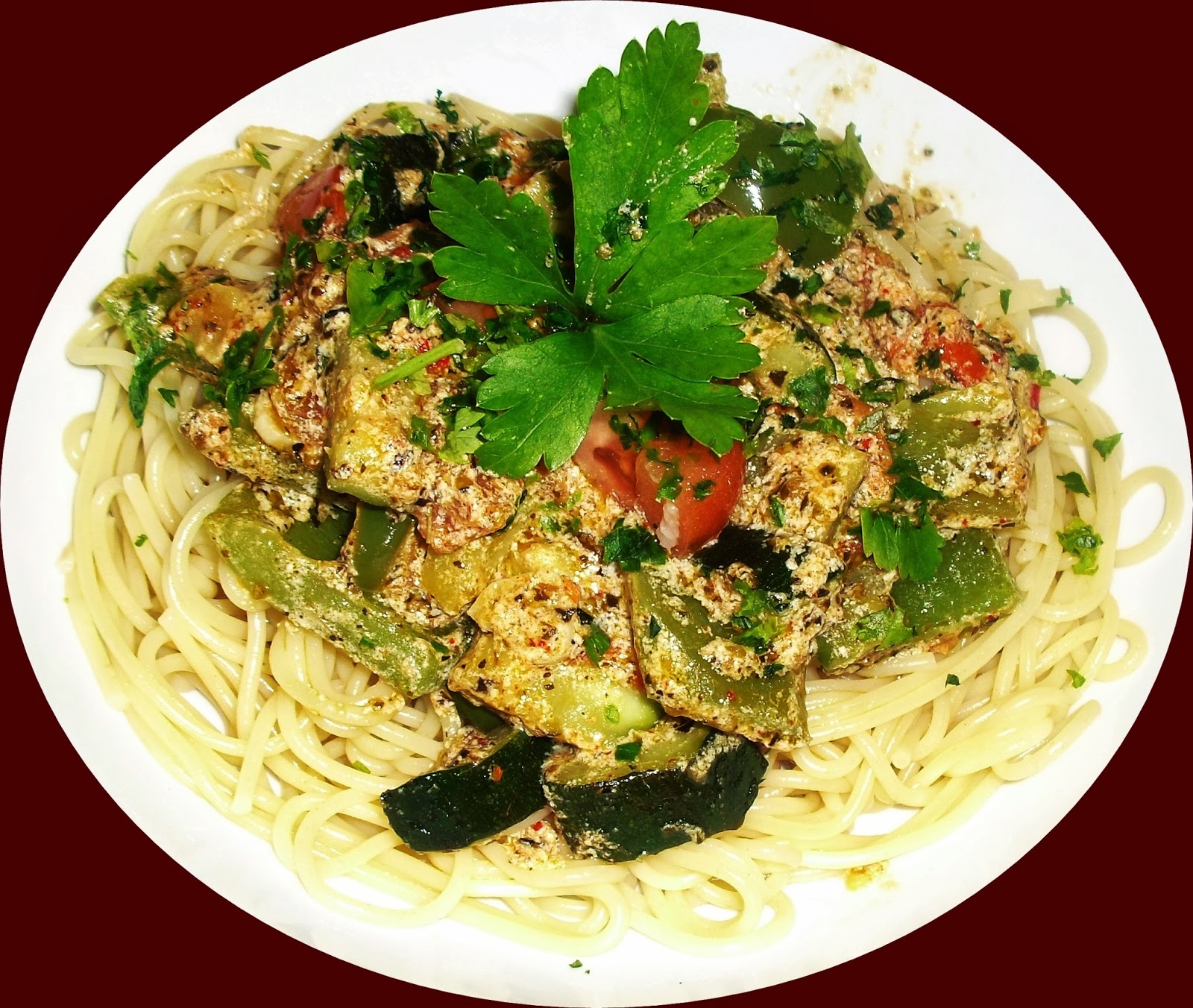 Futtern wie bei Muttern: Gemüsepfanne mediterran auf Spaghetti