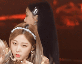 Knetz talks about how cute aespa Karina's expression while performing