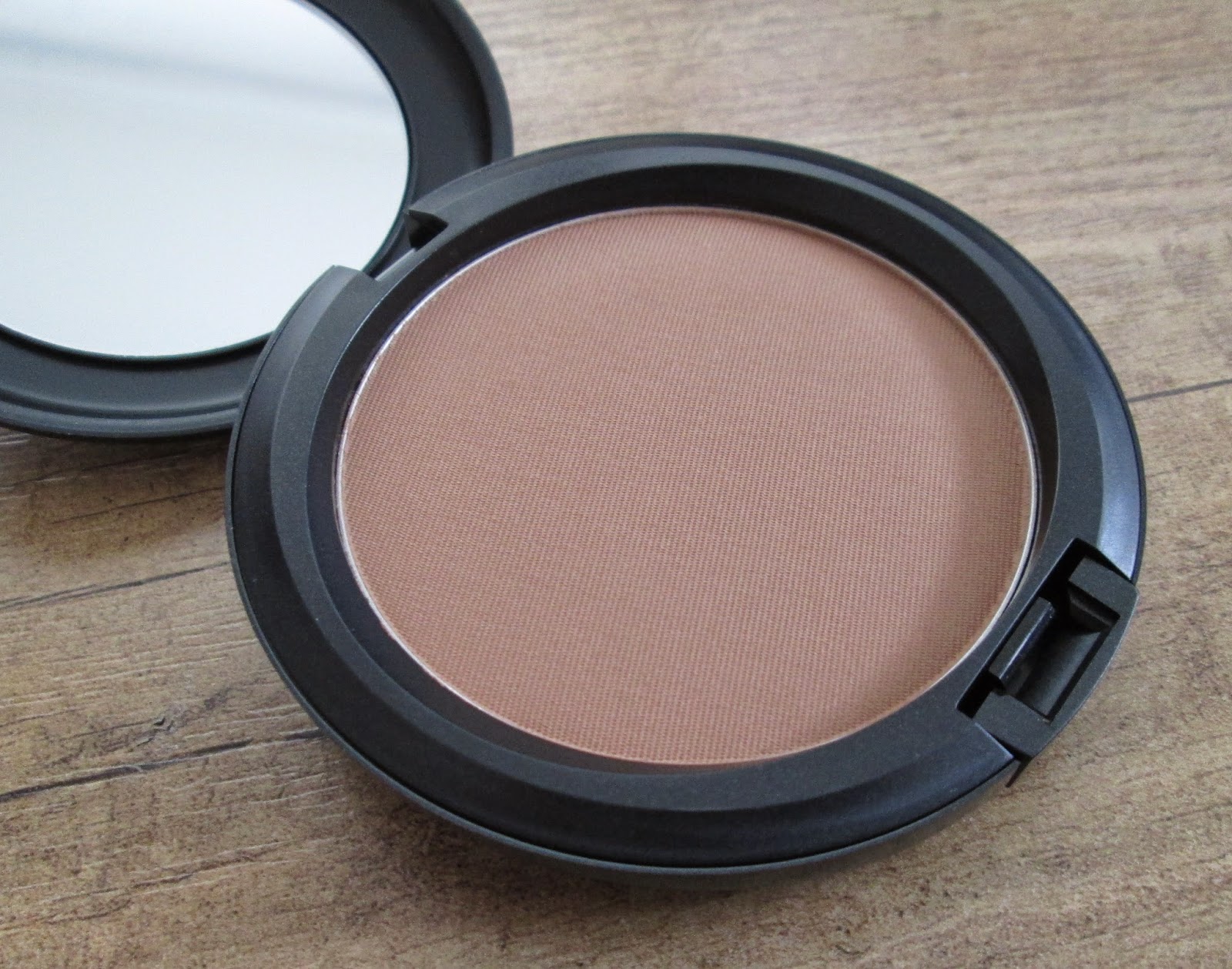 [Review] MAC Bronzing Powder in Matte Bronze