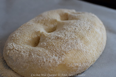 Pane con tutta farina di farro e lievito madre