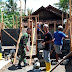 Babinsa Kulwaru Bantu Bedah Rumah Pak Suhar