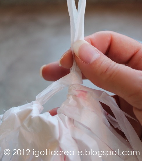 tilstrækkelig Ufrugtbar Robe I Gotta Create!: PomPoms from Plastic Bags Tutorial