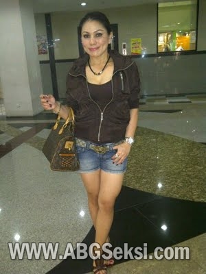 DINDING GAMBAR: Kumpulan foto tante girang cantik montok