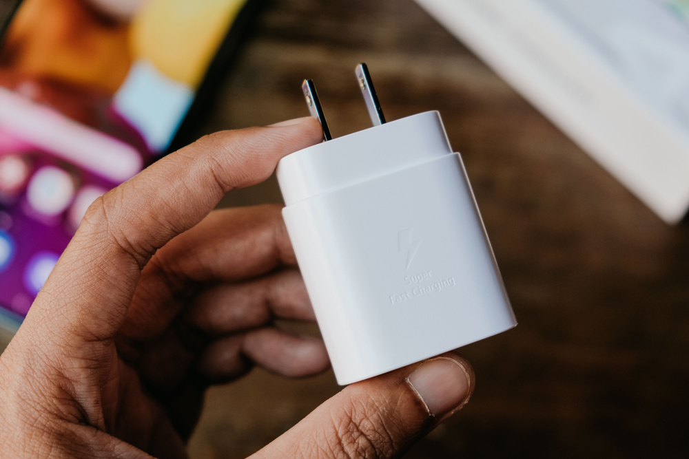 Report: Samsung May No Longer Include Chargers in Its Boxes | Prepaid