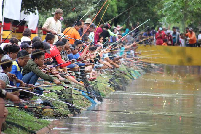 Arti Mimpi Melihat Orang Mancing Ikan Di Kolam Arti Mimpiku