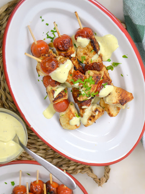 Brochetas de pollo con miel y mostaza