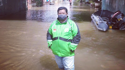 Kisah Heroik Mitra Driver Gojek Bantu Korban Banjir Kalimantan Selatan