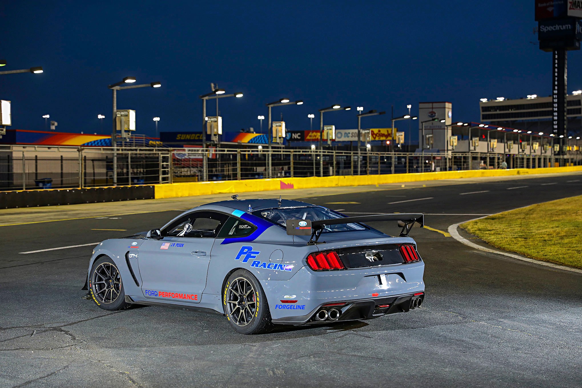 Форд рейсинг. Ford Mustang gt3 Racing. Ford Mustang gt3 le mans. Ford Performance гоночная. Gt4 Race car.