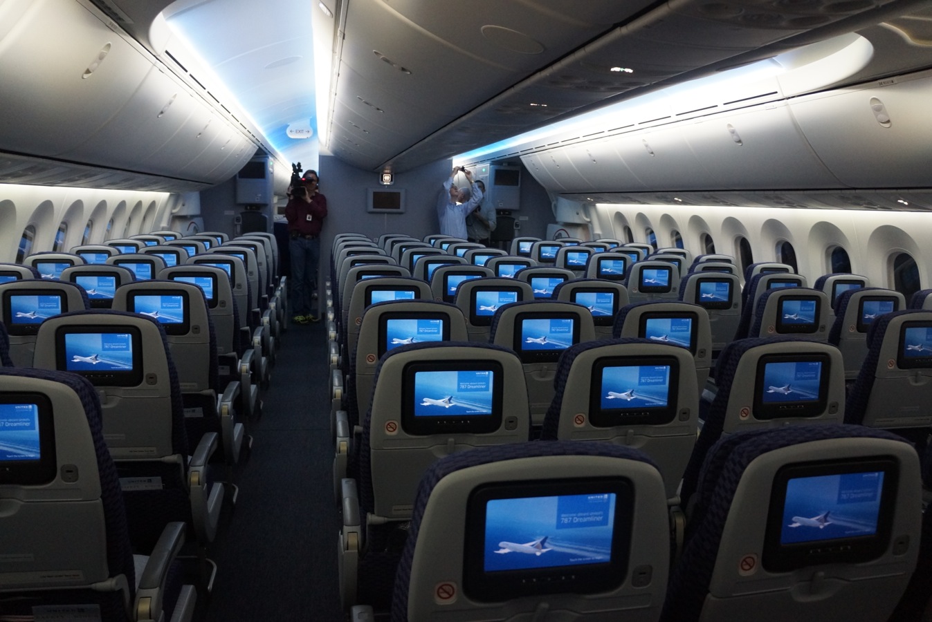 United Airlines Boeing 787 8 Dreamliner Economy Class