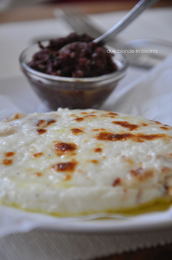 Due bionde in cucina Tapenade di olive con formaggio al forno sempre