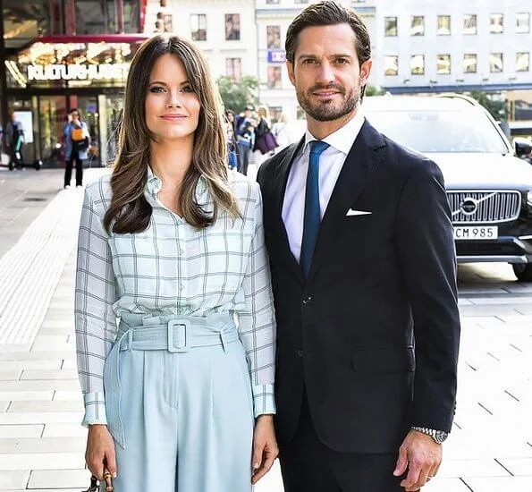 Princess Sofia wore a new check shirt and wide trousers from 2NDDAY. Princess Sofia wore 2ND gwen check shirt and megan wide pants