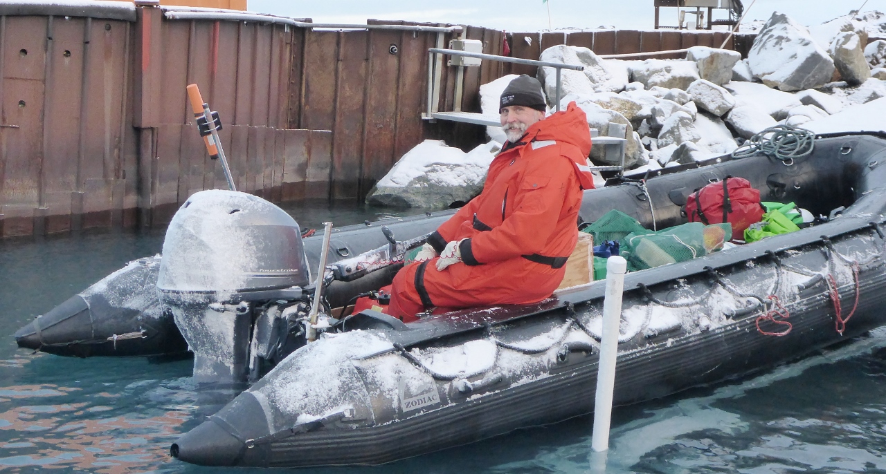 South Pole Mike Dive Tender
