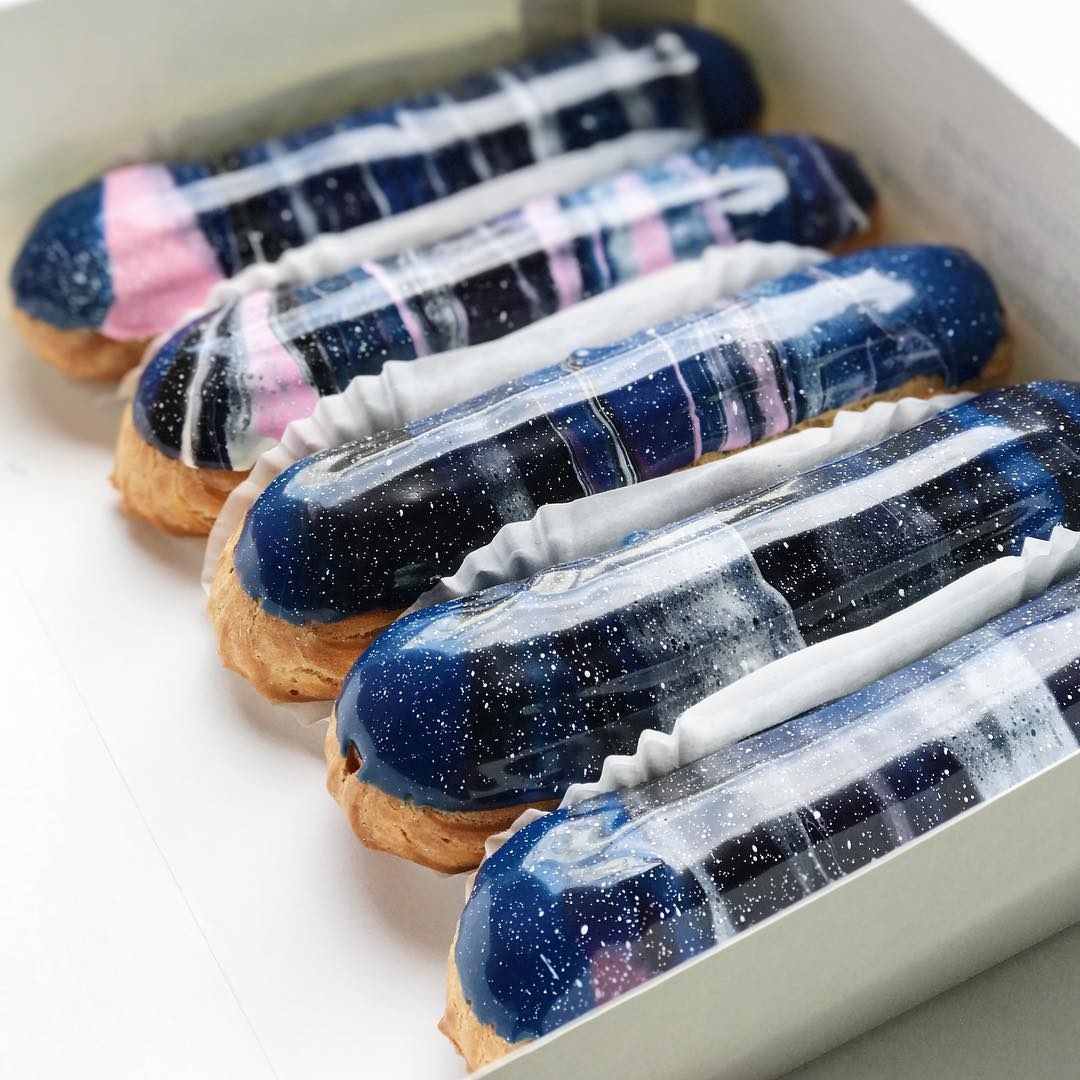 08-Musse-Confectionery-Food-Art-Interstellar-Éclairs-that-map-the-Universe