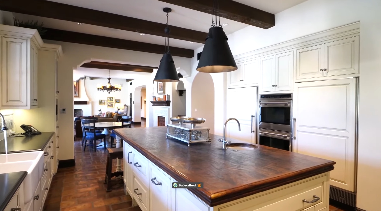 19 Photos vs. This Arizona Mega Mansion Features the Largest Private Lazy River in America - Luxury Home & Interior Design Video Tour 19 Photos vs. This Arizona Mega Mansion Features the Largest Private Lazy River in America - Luxury Home & Interior Design Video Tour