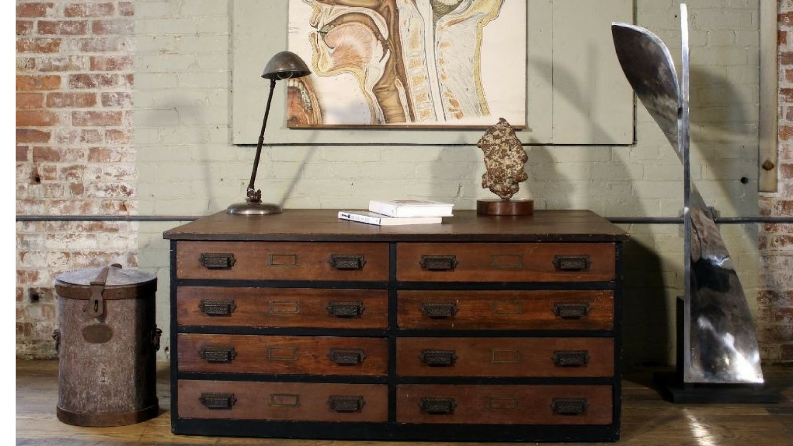 ¿Cómo restaurar un antiguo gabinete de madera con DREMEL® 8200 (8200-5/