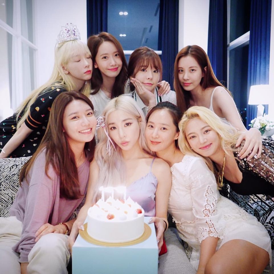 SNSD members updates from Tiffany's birthday party! - Wonderful Generation