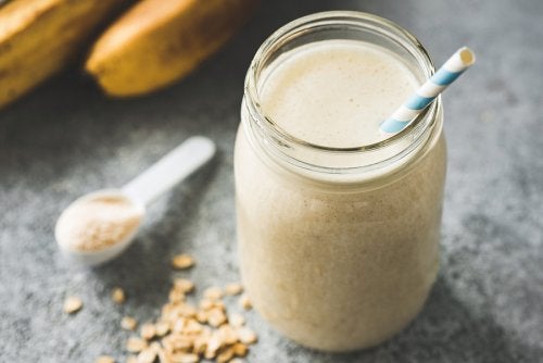 Batido de plátano con avena para perder peso Batido de plátano con avena para perder peso