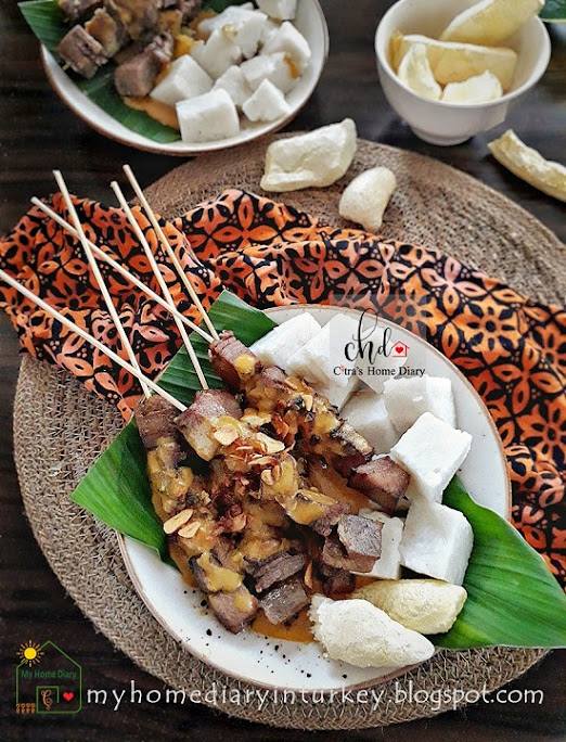 INDONESIAN FOOD RECIPE; SATE PADANG / Padang style Satay | Çitra's Home Diary. #Indonesiansatay #satayrecipe #Padangstylesatay #resepsatepadang #anekasate #resepsate #satayrecipe #satayfoodphotography #chickensatay #offalrecipe #endonezyamutfağı