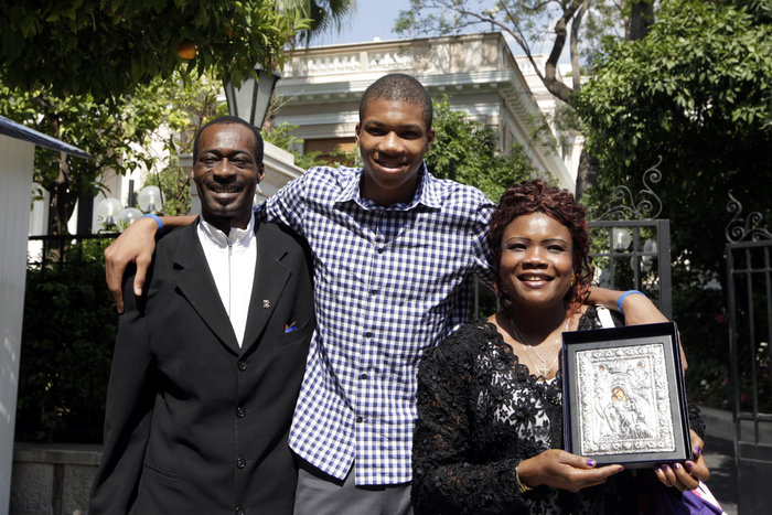 Who Are Giannis Antetokounmpo S Parents