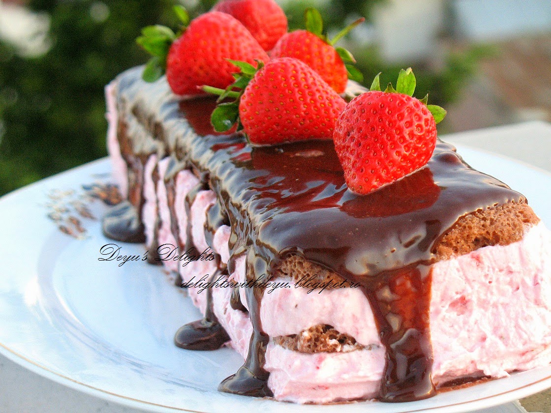 Prajitura KISS cu spuma de capsuni si ciocolata