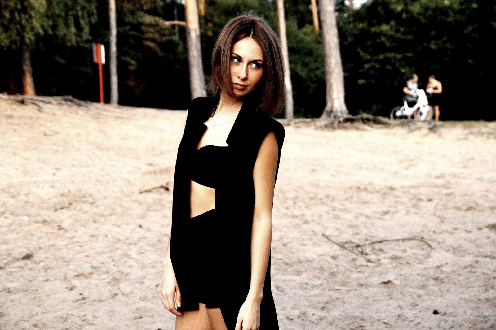 осенняя фотосессия. осенняя лав стори. предложение руки и сердца девушке. фотосессия лав стори в парке осенью. екатерина загоскина suitsupply.