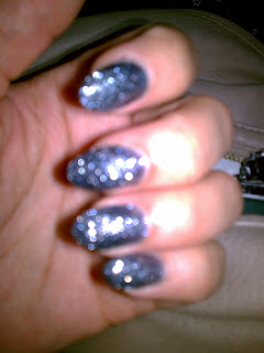 yummy411....get it here!: My round nails are back and black glitter ...