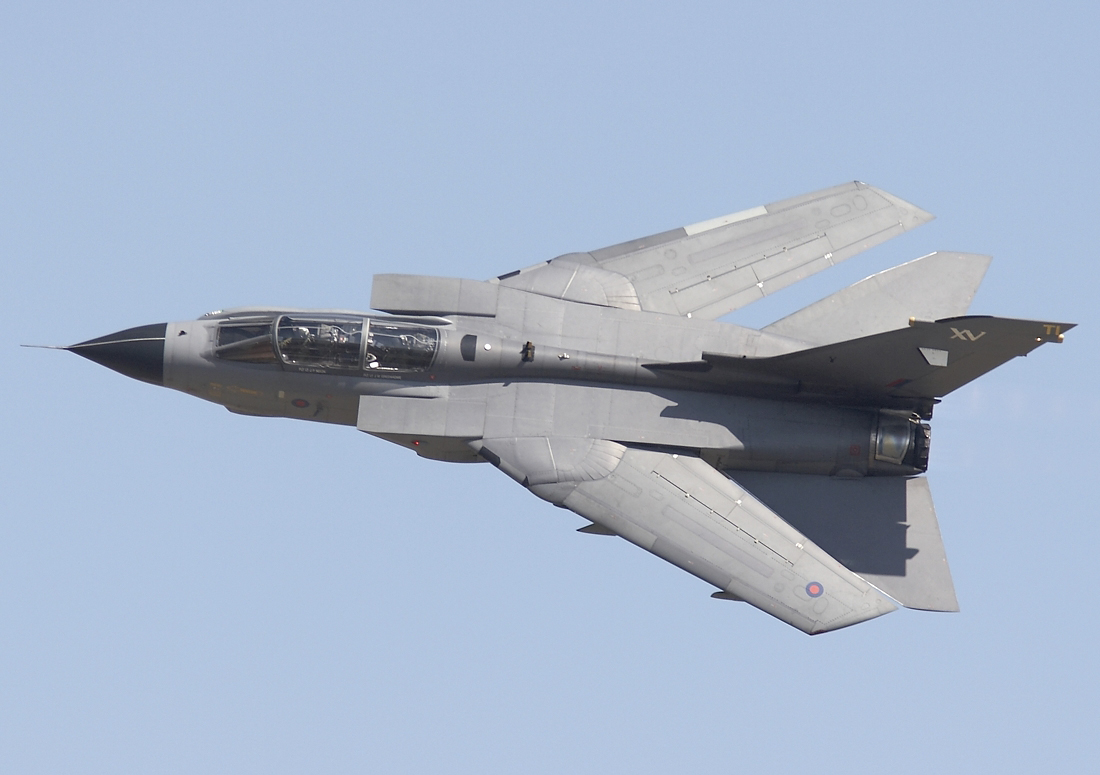 http://1.bp.blogspot.com/-aGl09fXT9Ec/Tv_WYMYakBI/AAAAAAAAHQc/fL0p6MGuPO0/s1600/panavia_tornado_wing_retracted.jpg