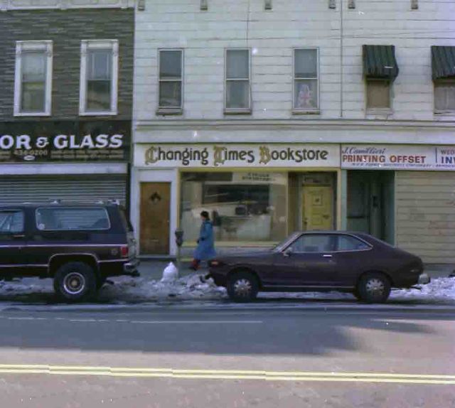 Fascinating Snaps Show the New York Flatbush Avenue in the Early 1980s