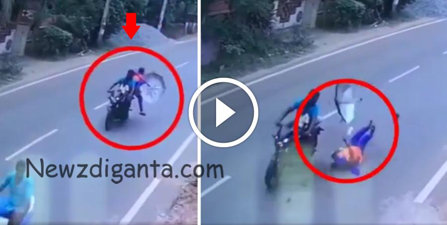 BIKE இல் செல்லும் போது தயவு செய்து குடை பிடிக்காதீங்க … அதனால எவ்ளோ ஆபத்து பாருங்க !! BIKE இல் செல்லும் போது தயவு செய்து குடை பிடிக்காதீங்க … அதனால எவ்ளோ ஆபத்து பாருங்க !!