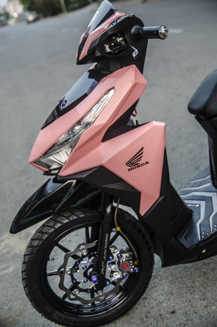 Chiêm ngưỡng từng chi tiết Honda Vario 150 độ tông hồng độc đáo