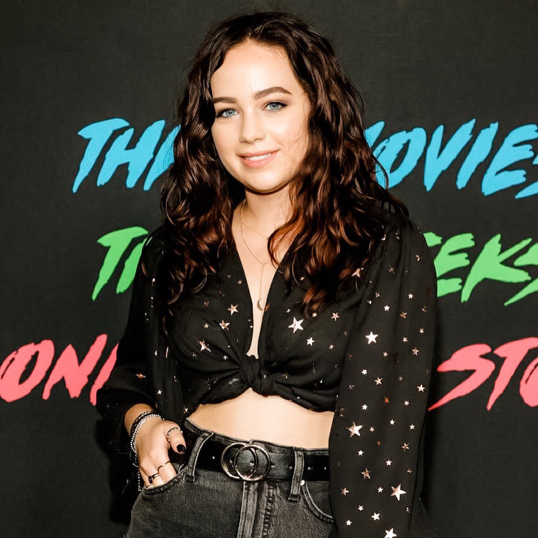 Mary Mouser.