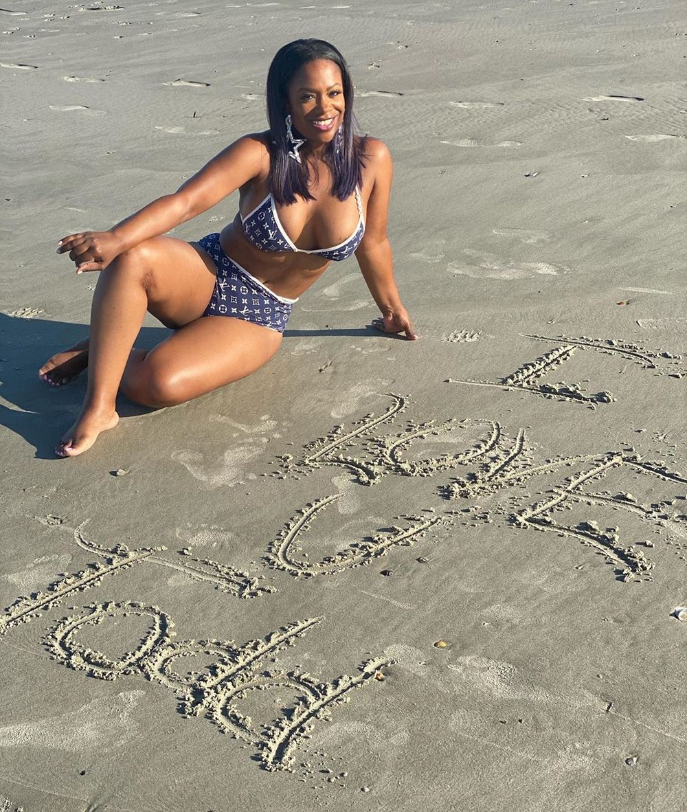 But, for the second sexy snap, Kandi had someone shoot it from behind