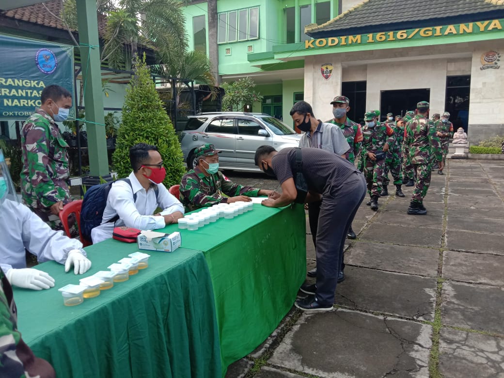 Kodim Gianyar Gelar Tes Urine Cegah Penyalahgunaan Narkoba