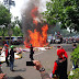 Pembakaran Bunga di Hari Buruh Dikomandoi Orator dari Mobil Komando