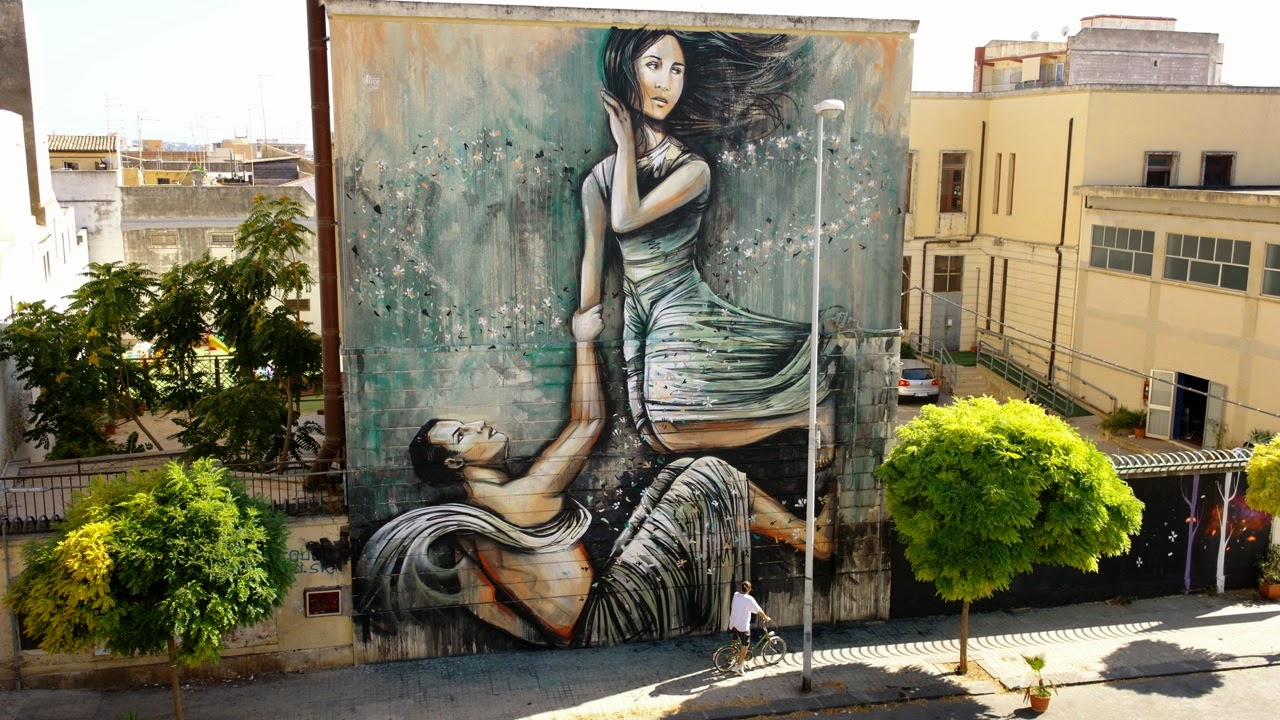 Alice is spending some time on the beautiful island of Sicily in Italy where she just finished working on this new piece on the streets of Syracuse.