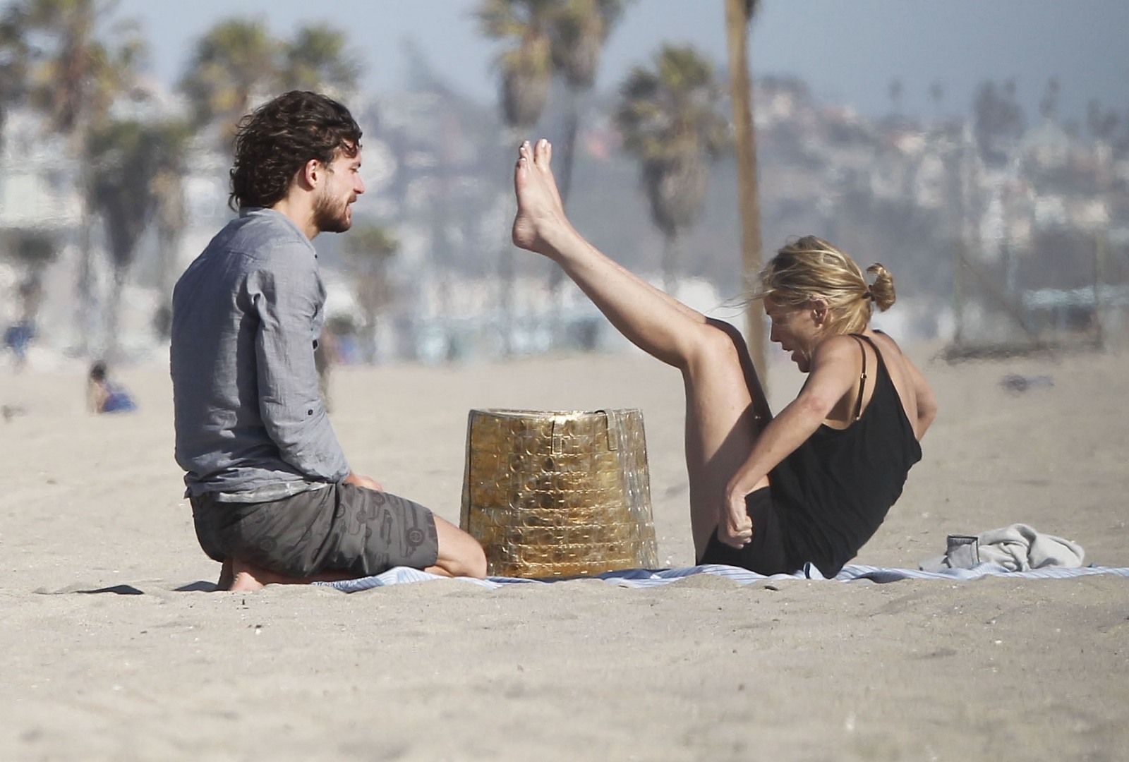 Шэрон стоун на пляже