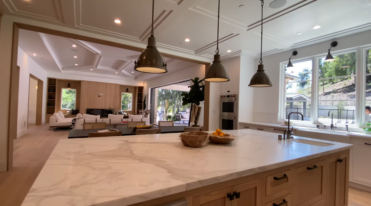 38 Photos vs. TOURING A $10,495,900 LUXURY MANSION | California LUXURY Home Tour | Los Angeles Mansion Tour - Luxury House & Interior Design Tour 38 Photos vs. TOURING A $10,495,900 LUXURY MANSION | California LUXURY Home Tour | Los Angeles Mansion Tour - Luxury House & Interior Design Tour