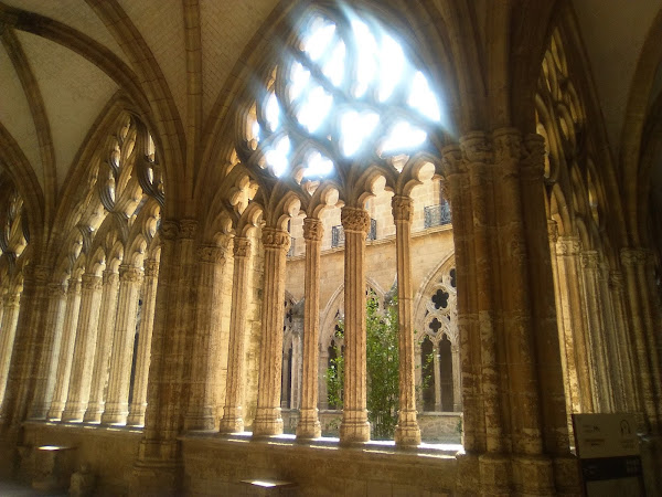 Imagen del claustro de la Catedral de Oviedo