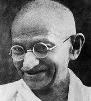 Mahatma Ghandi-Silenciado por defender classes minoritárias-a tiros em 30/01/1948-Defendia a Satyag