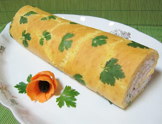 Rulada aperitiv cu branza albastra si  sunca