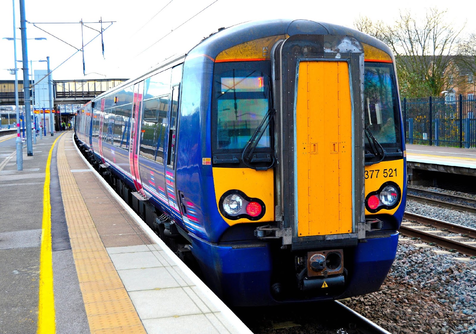 'Along These Tracks' Train Photos Site : Photo Thameslink Trains