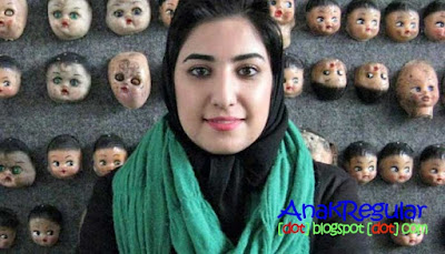 Gara Lukisan Wanita Berhijab Ditahan Pemerintah Iran Gambar