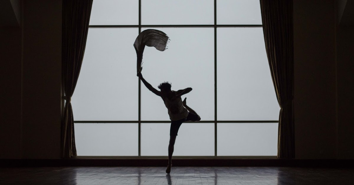 Apprendre La Danse Classique Chez Soi Défi : Danse avec un objet qui se trouve chez toi