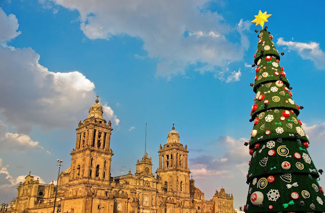 alt="Christmas,Christmas tree,tree,Zócalo Christmas tree,world,vacation,Mexico,decorations,Christmas trees"